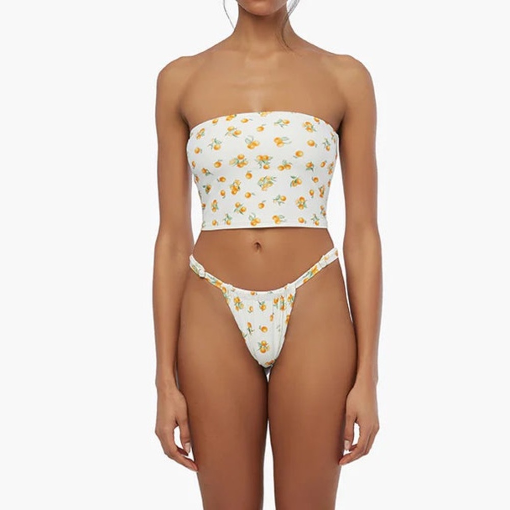 We wore what ditsy oranges bikini 🍊